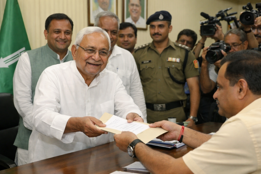 JDU President Election: नीतीश कुमार ने अध्यक्ष पद के लिए भरा नामांकन, 2028 तक पार्टी की कमान रहना लगभग तय